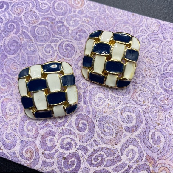 Vintage Clip-On Earrings Bundle of Three Pairs Gold Tone - Picture 6 of 9